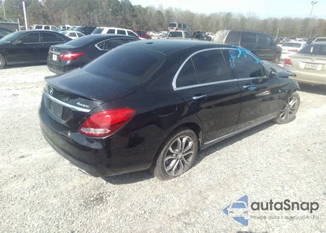 2016 Mercedes-Benz C 300 Sport 4Matic/Luxury 4Matic/4Matic z USA, uszkodzony, nr VIN 55SWF4KBXGU134068